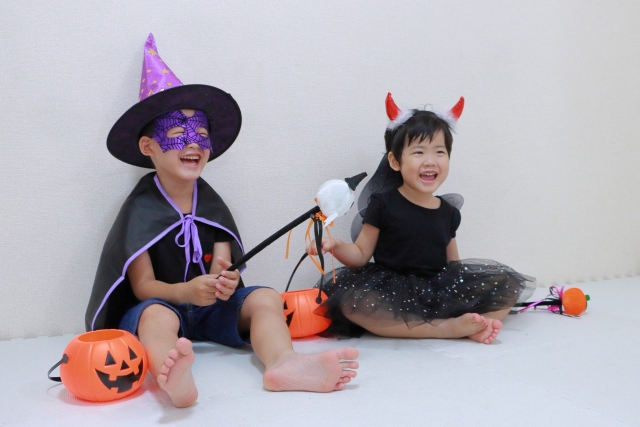 ハロウィン仮装する子供
