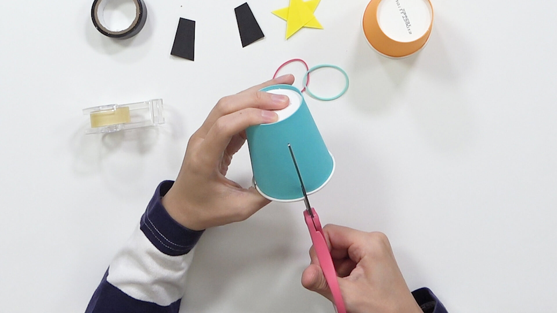 紙コップロケット 作り方1